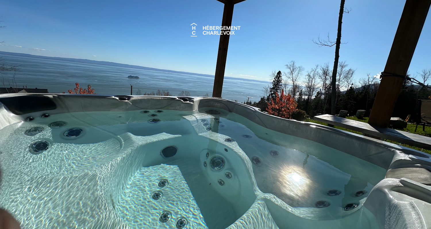 ROC-40 - New chalet with contemporary look with a view of the river!